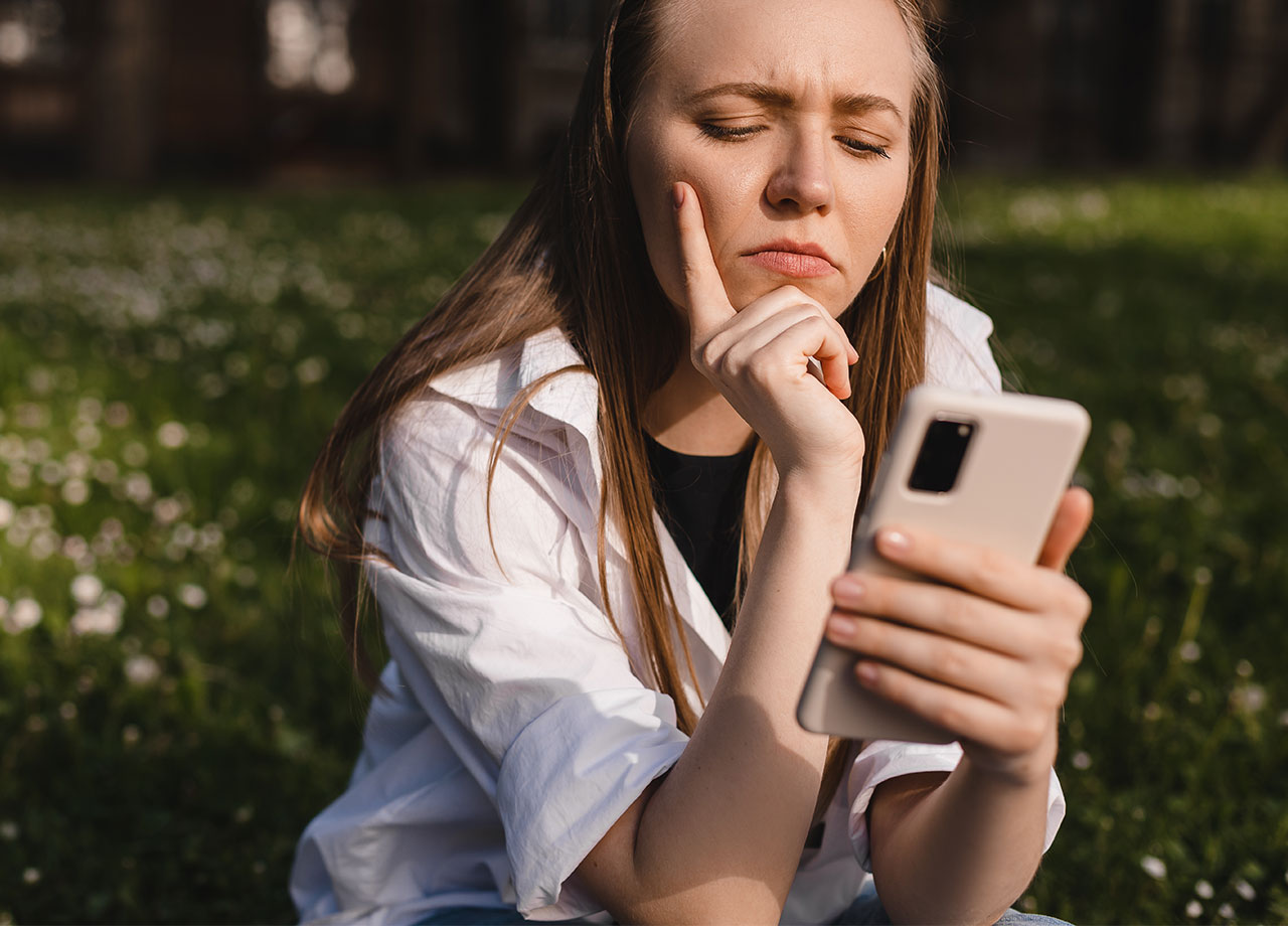 woman-looking-at-iphone