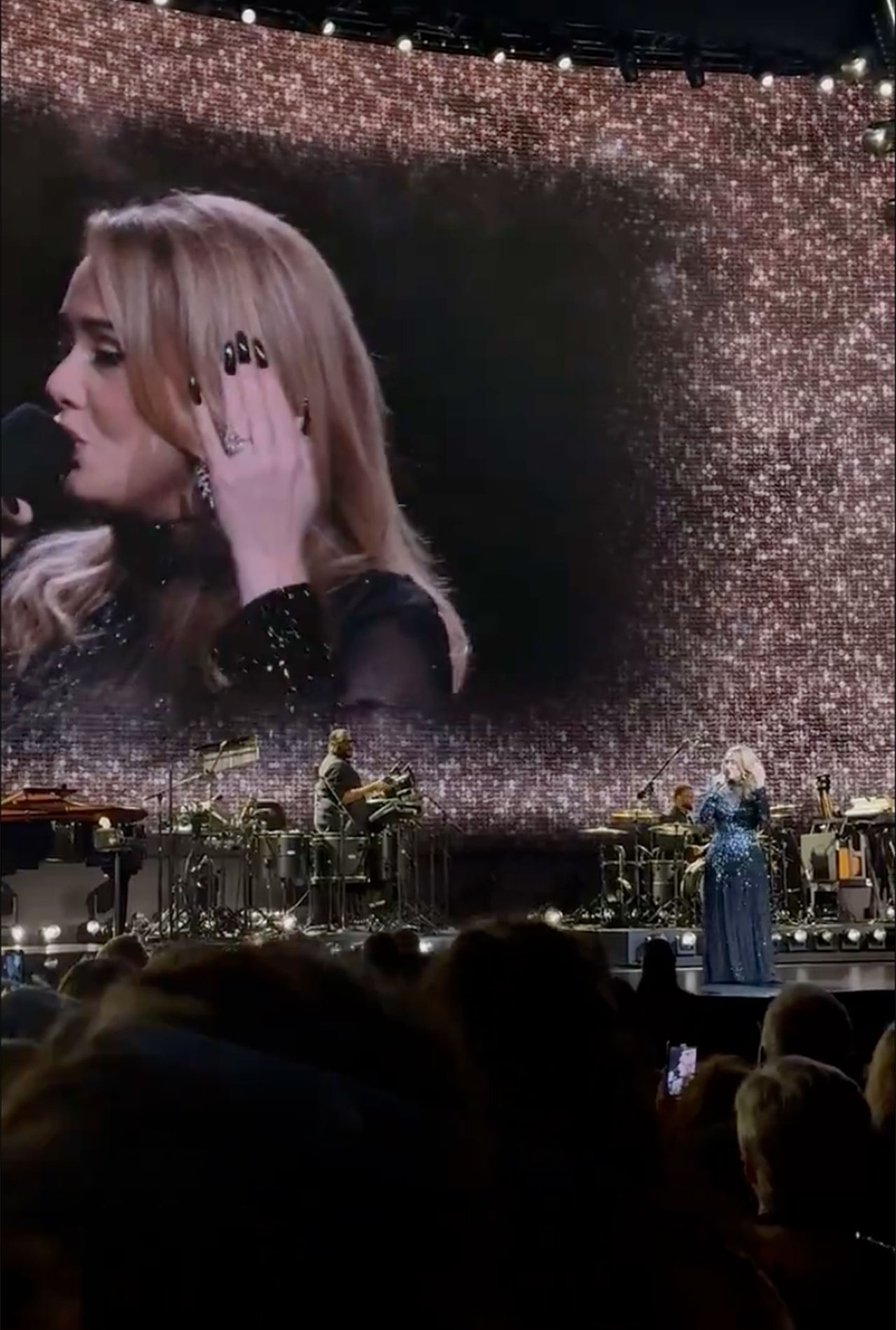 Adele flashes engagement ring Las Vegas show