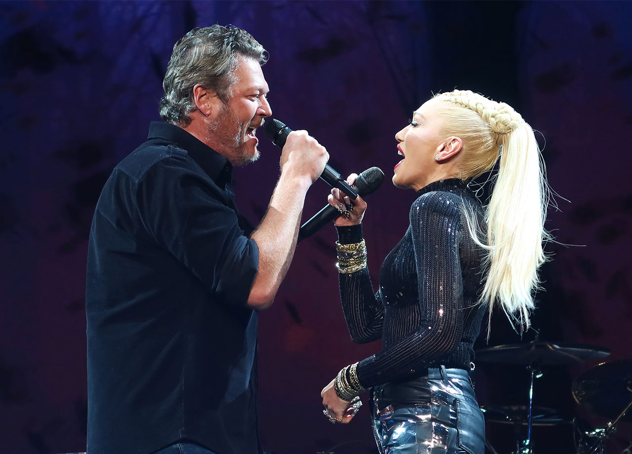 Gwen Stefani and Blake Shelton performing together