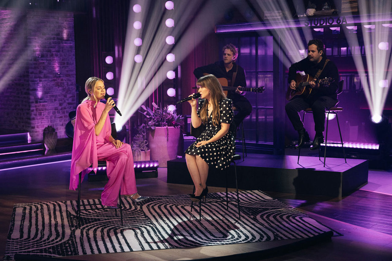 Kelly Clarkson and Kelsea Ballerini duet on The Kelly Clarkson Show