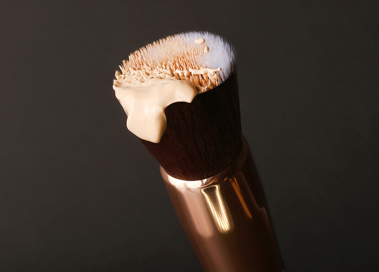 makeup-on-brush