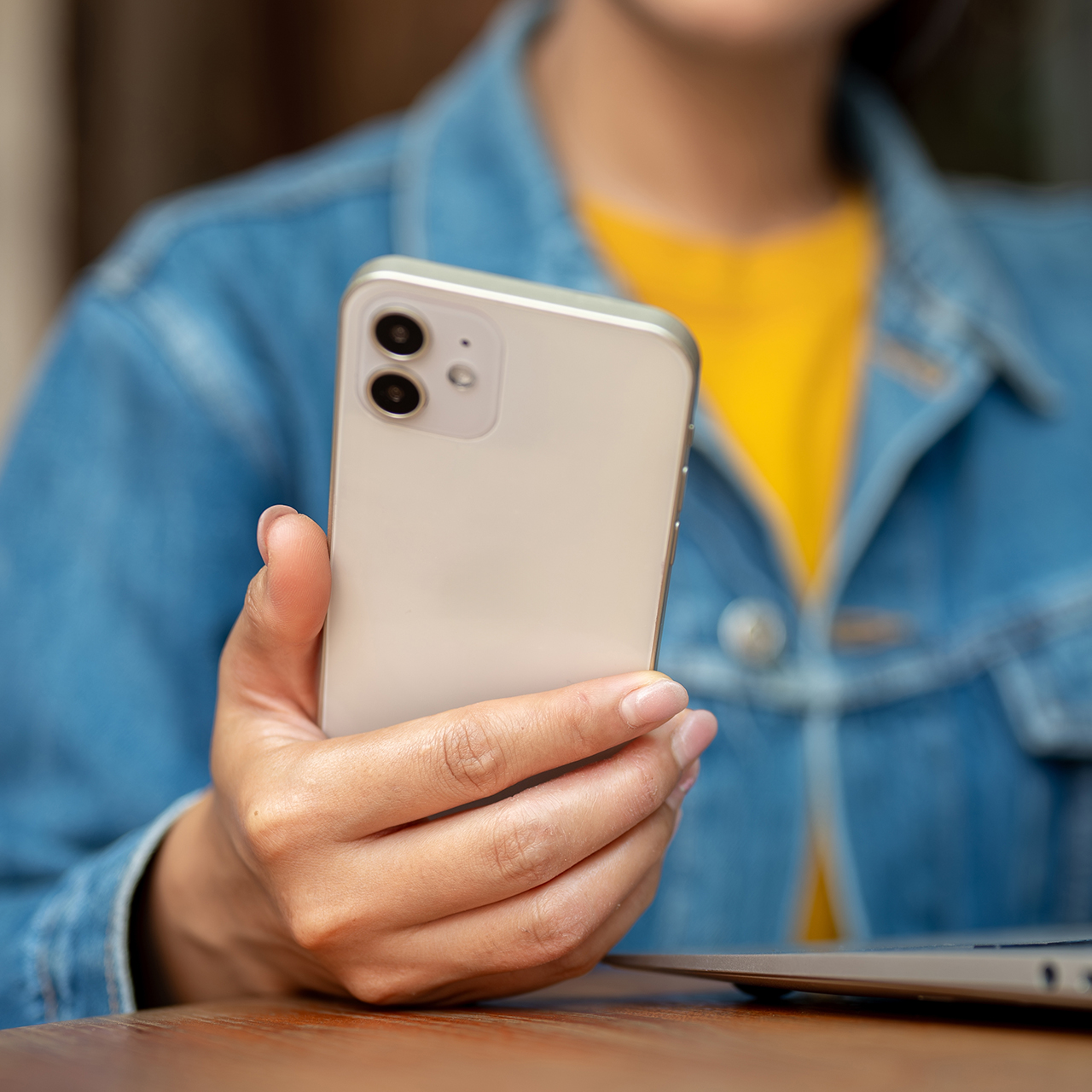 woman-texting-white-iphone