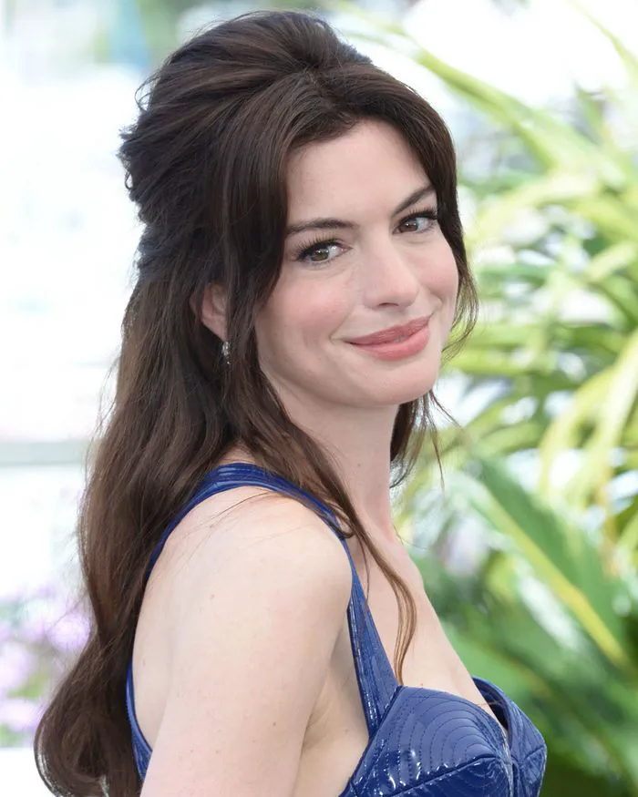 half-up-half-down-anne-hathaway