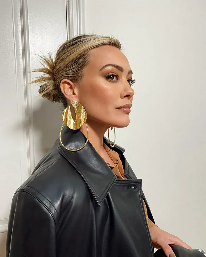 casual-bun-hilary-duff