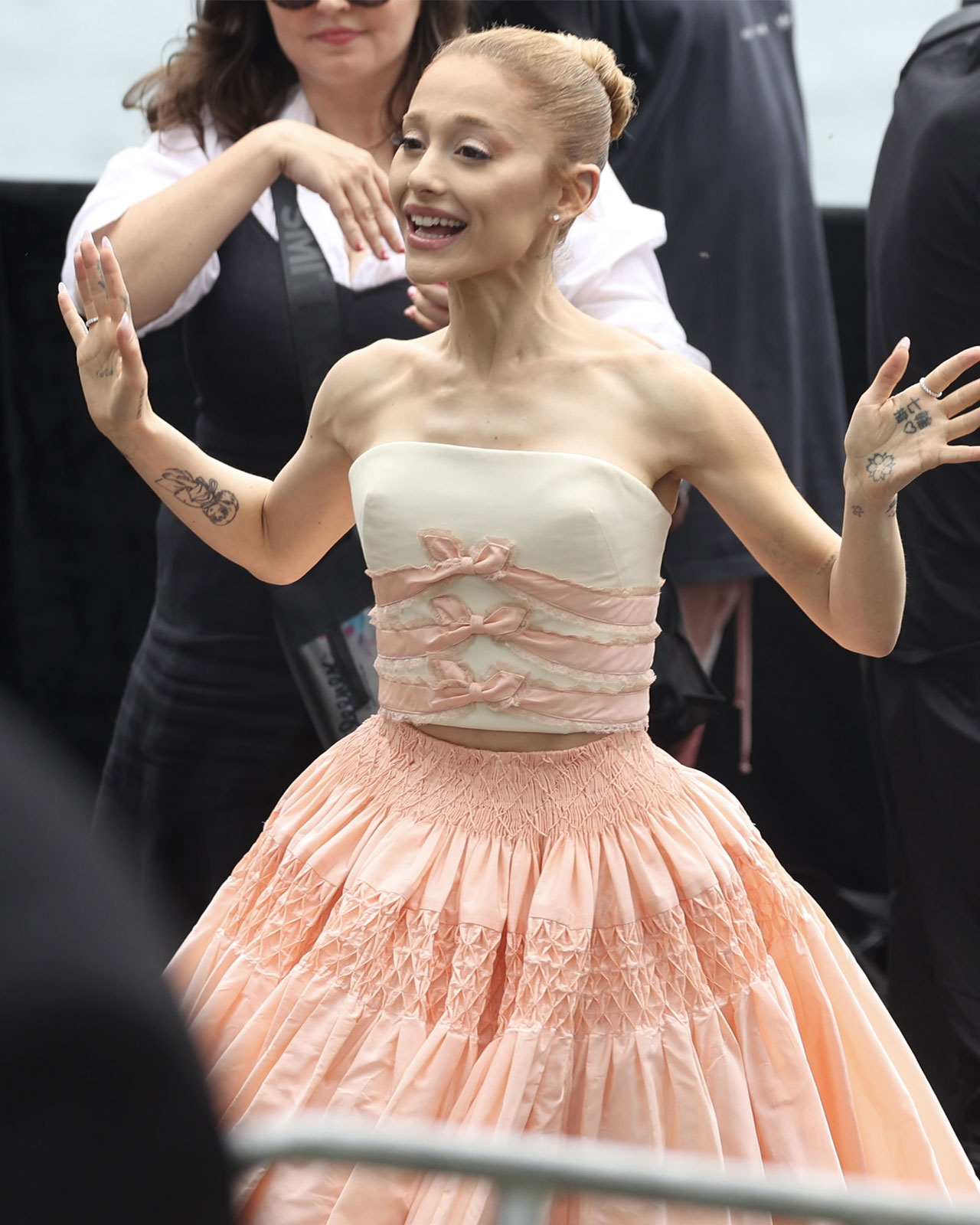 ariana grande pink dress wicked premiere sydney