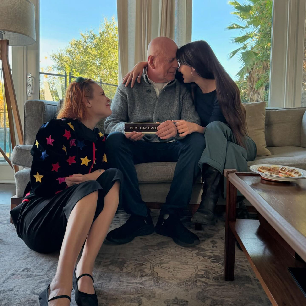 Bruce Willis with daughters Tallulah and Scout Best Dad Ever sign