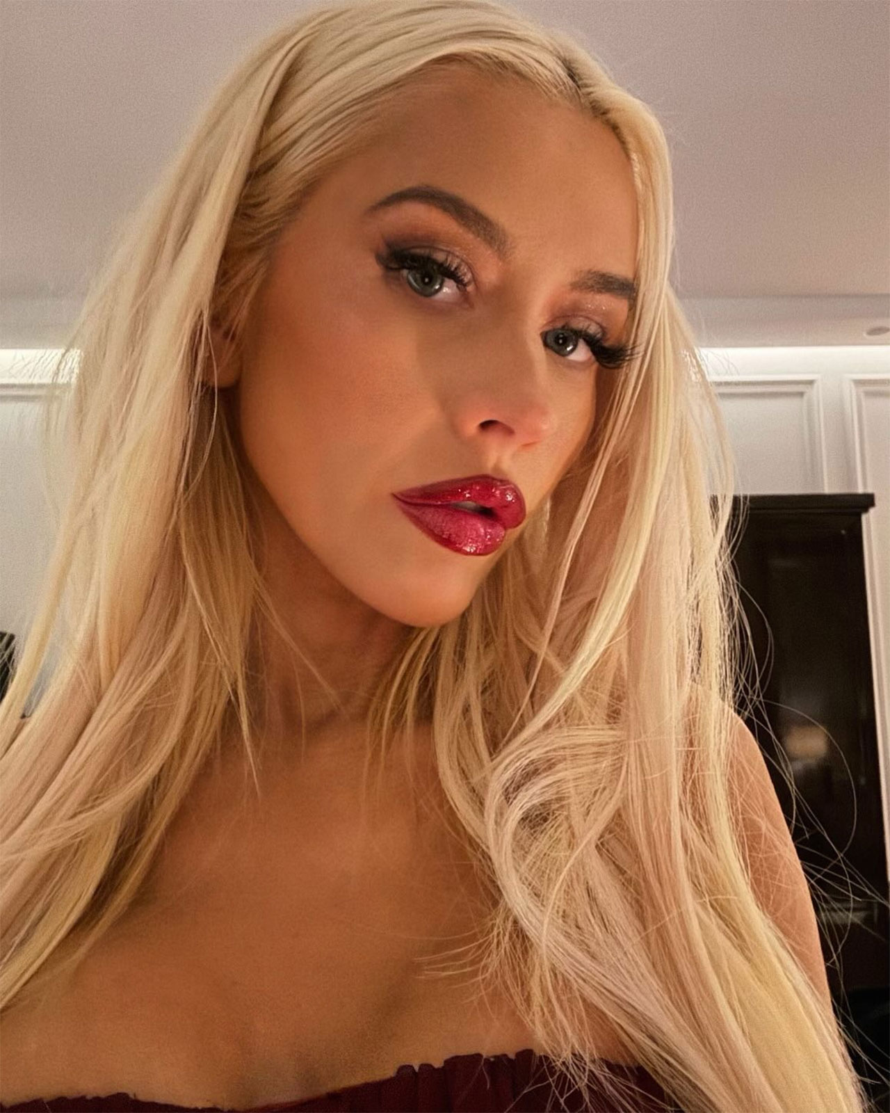 Christina Aguilera selfie red lip