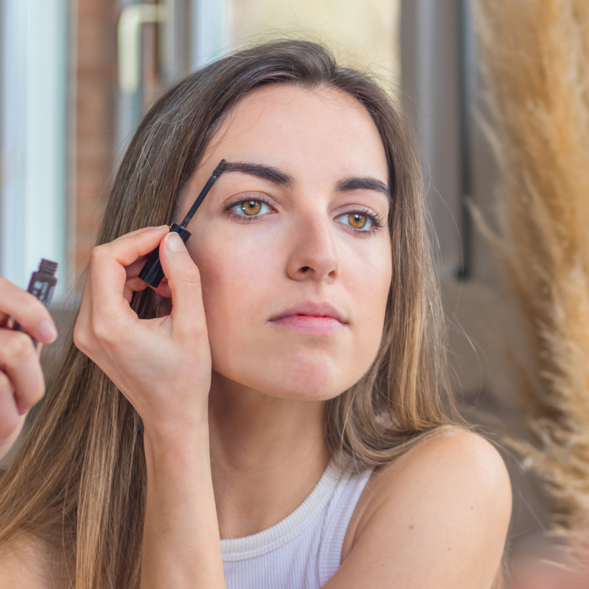 woman filling in eyebrows