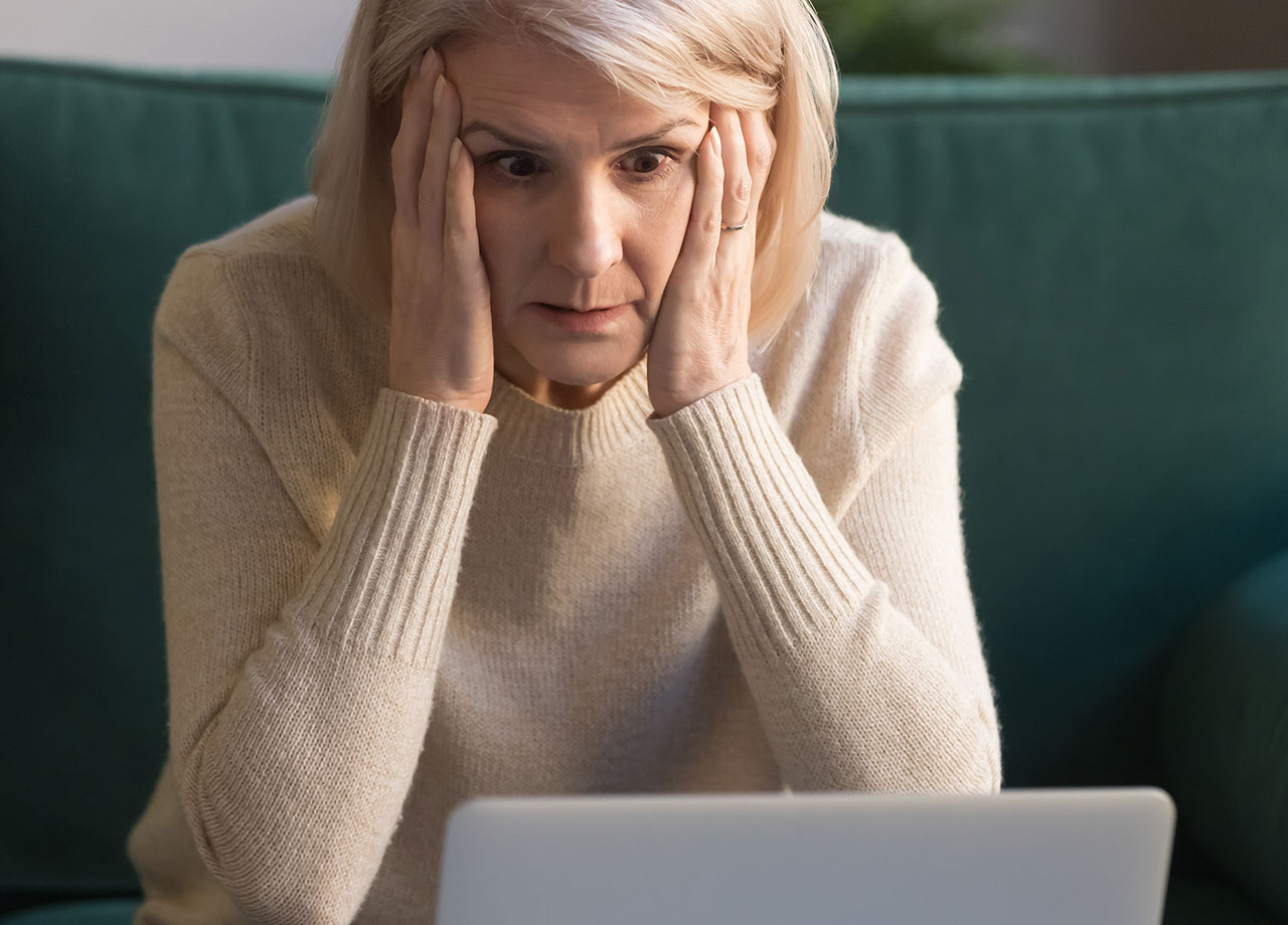 woman-looks-stressed-computer