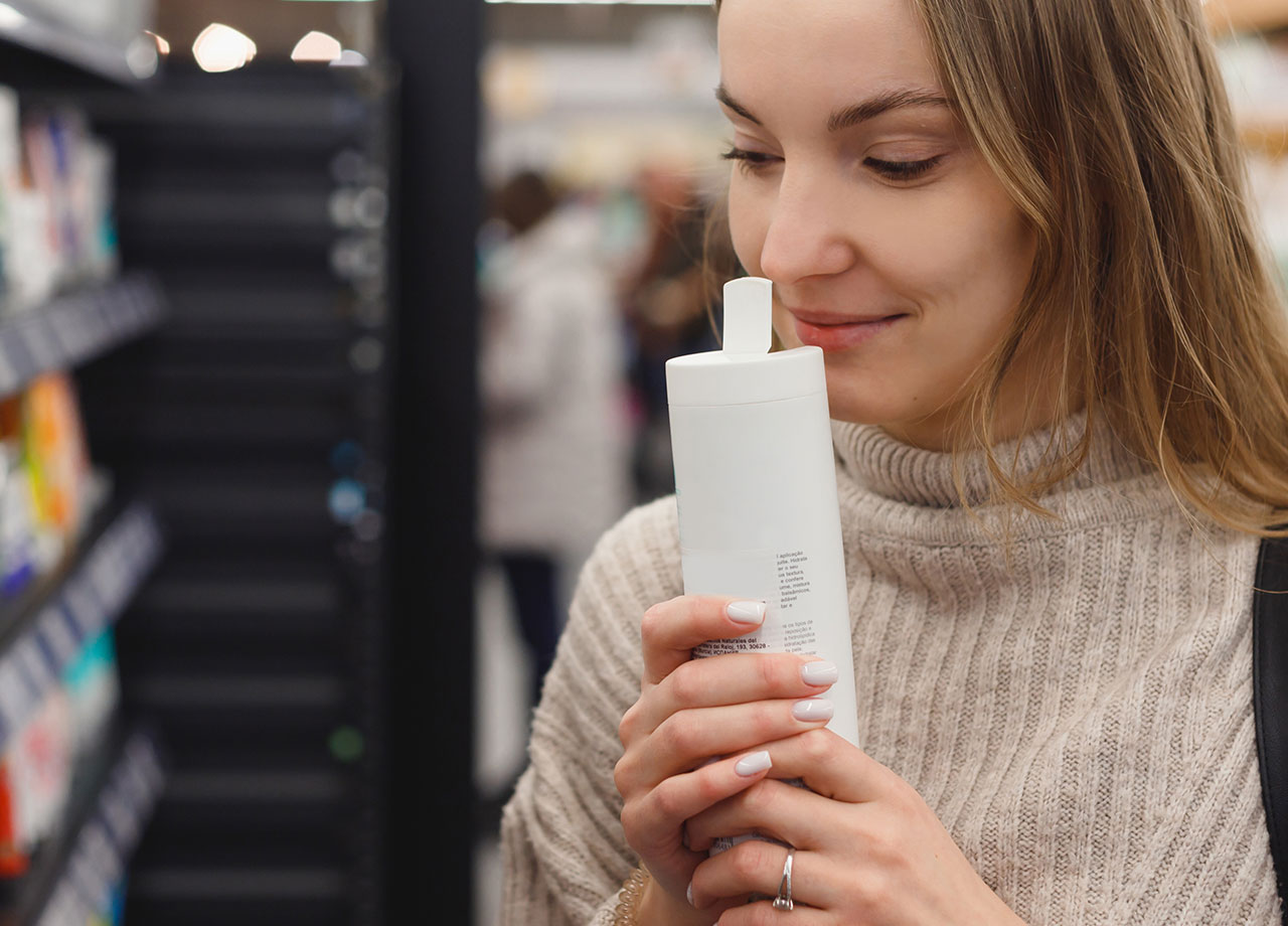 woman-sniffing-scented-shampoo