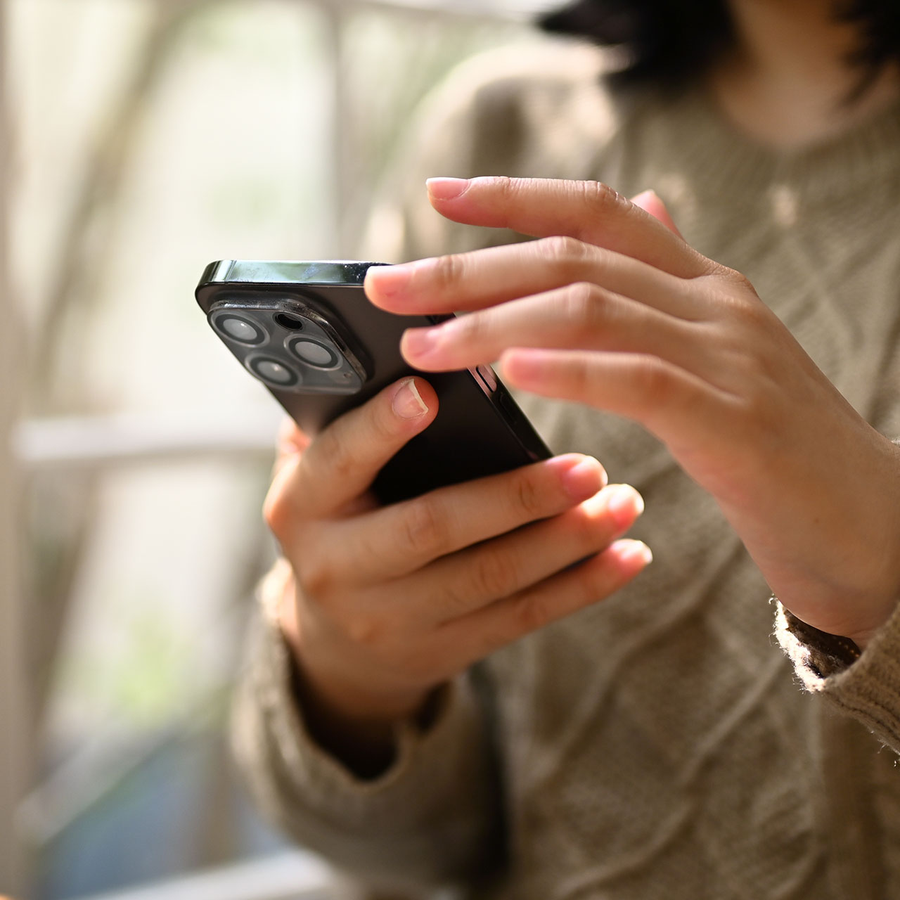 woman-using-black-iphone