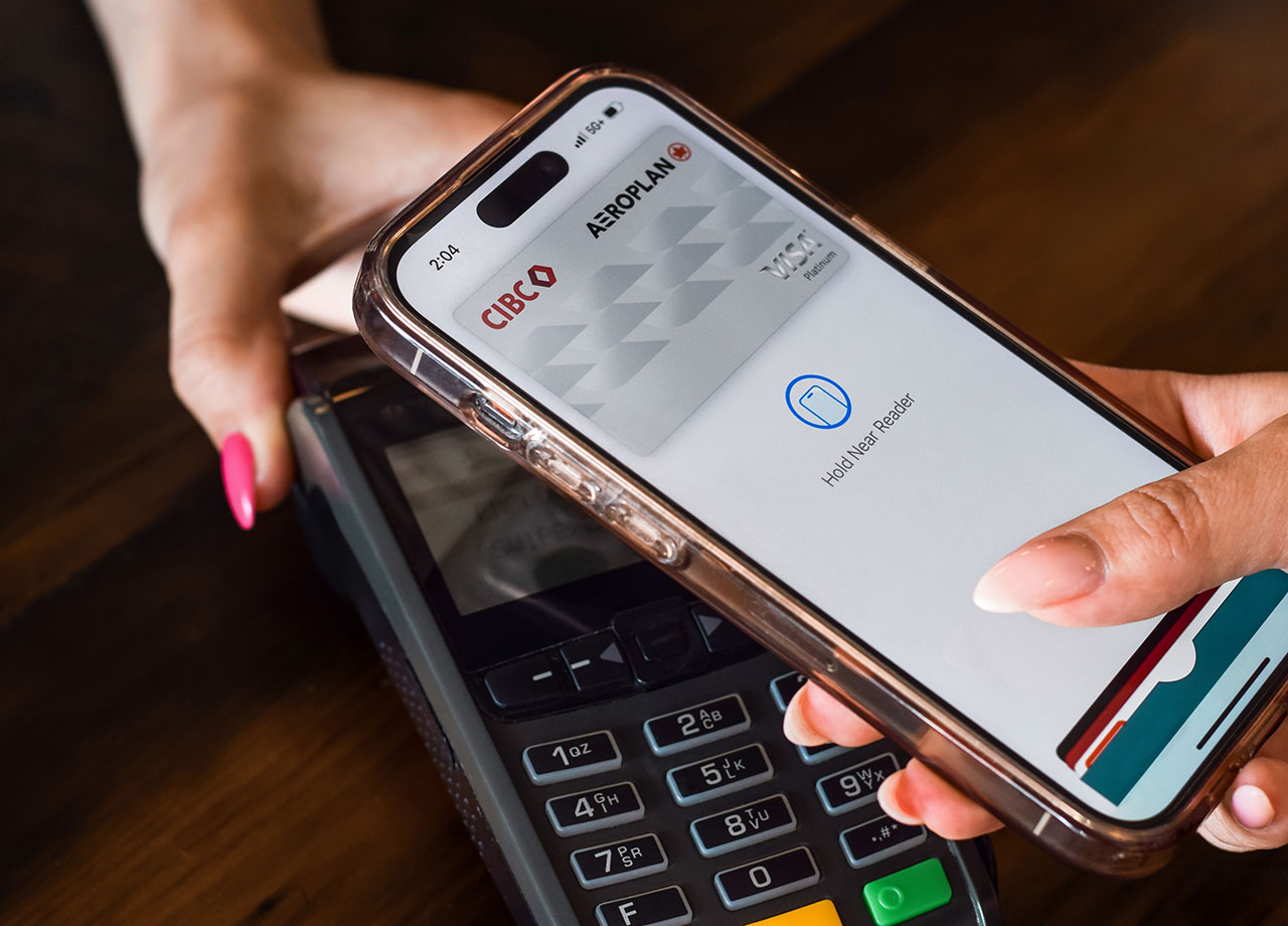 woman-using-apple-pay