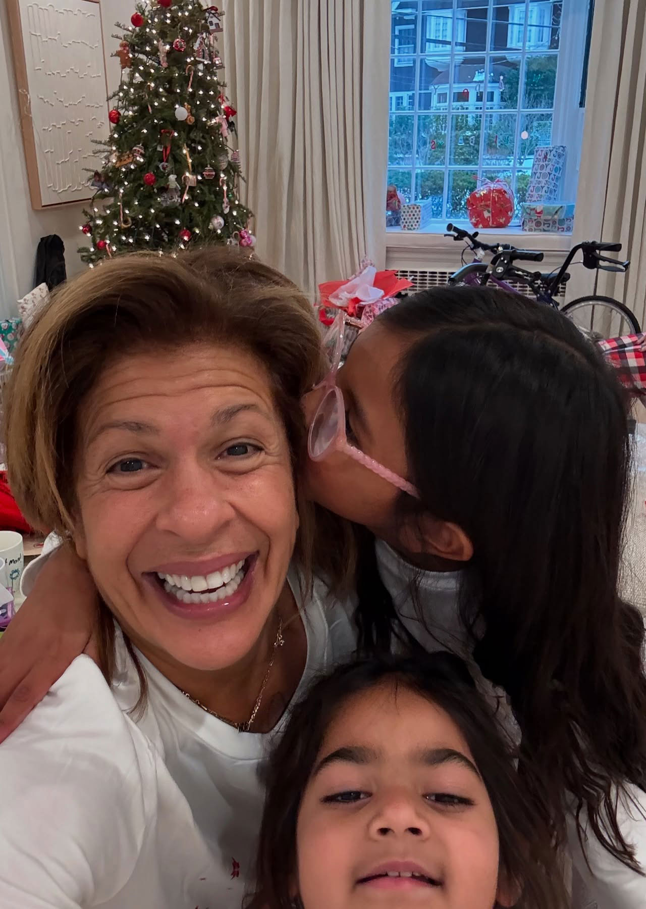 Hoda Kotb with kids at Christmas Instagram