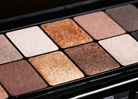 metallic-eyeshadow