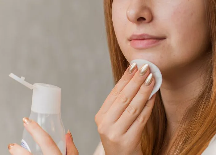 woman-using-toner