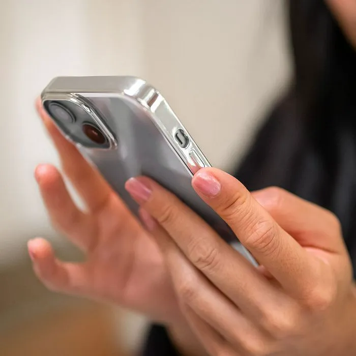 woman-using-iphone