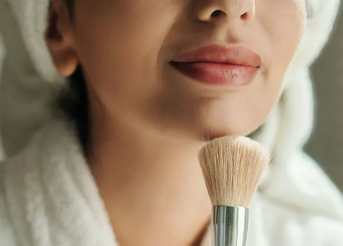 woman-using-setting-powder