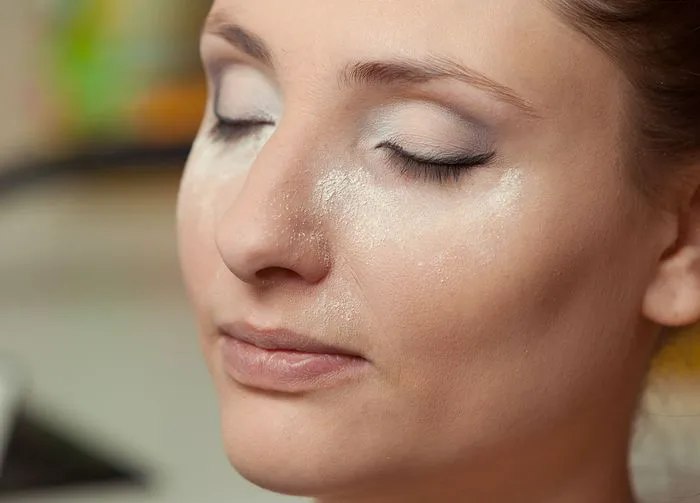 woman-baking-makeup