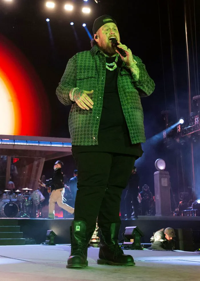 Jelly Roll singing at Stagecoach
