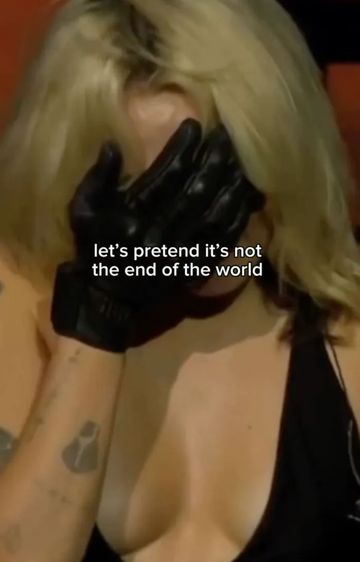Miley Cyrus crying during performance