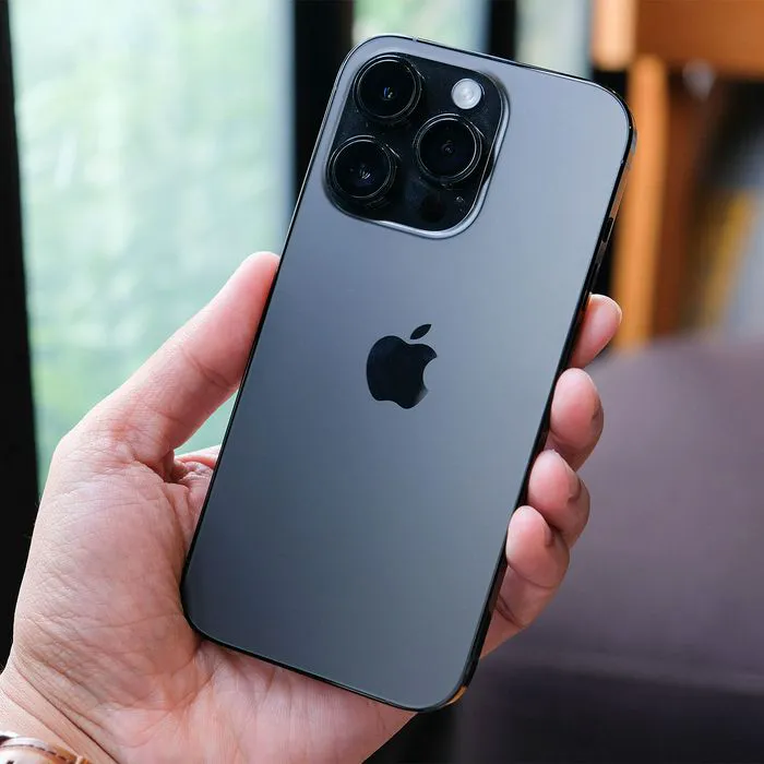 new-iphone-persons-hand
