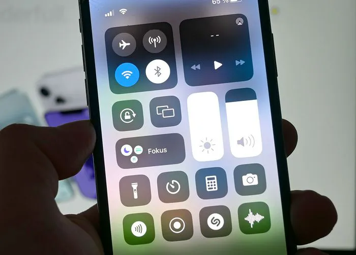 adjust-brightness-iphone