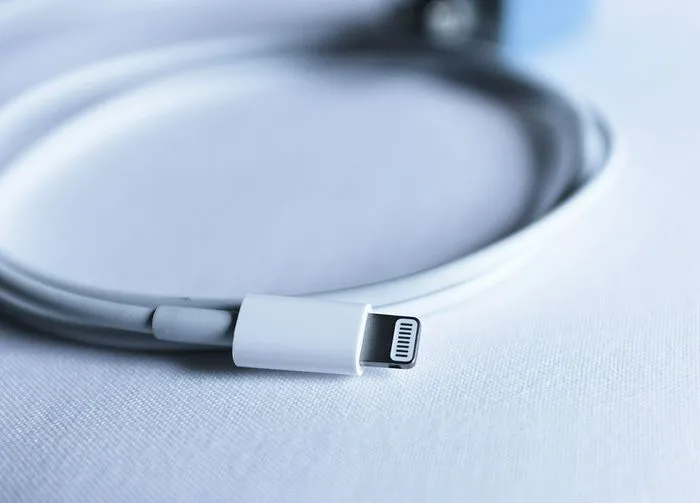 curled-iphone-cable