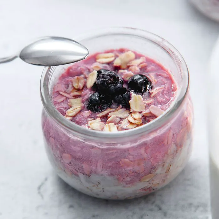 berry overnight oats