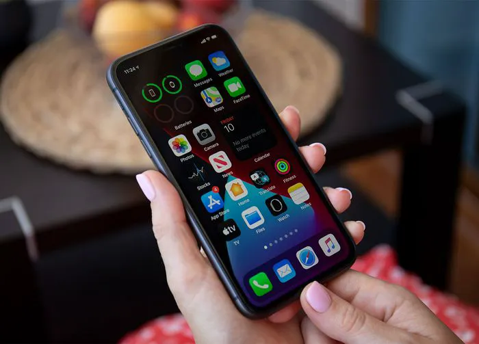 plugging-in-iphone