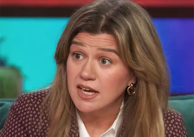 Kelly Clarkson speaking on the Kelly Clarkson Show