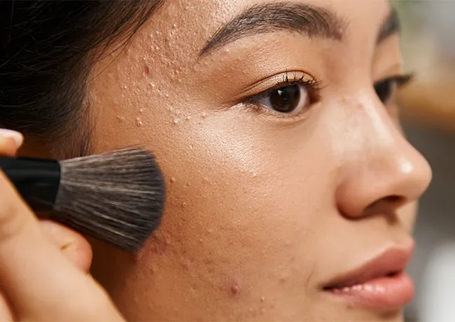 woman-applying-makeup