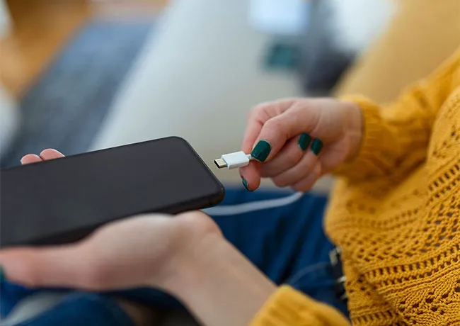 woman-plugging-iphone-charger