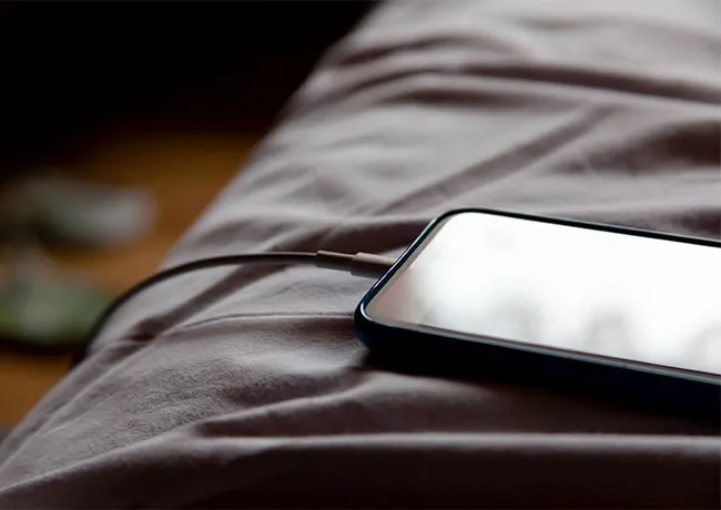 android-charging-night