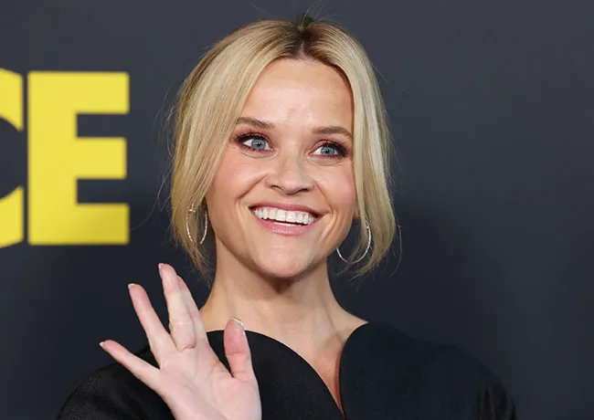 Reese Witherspoon waving