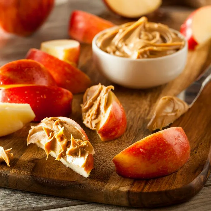 apple slices with peanut butter
