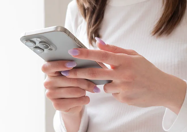 texting-iphone-morning