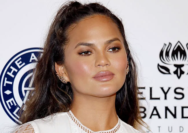 Chrissy Teigen red carpet