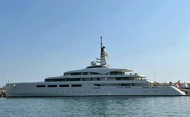 yacht