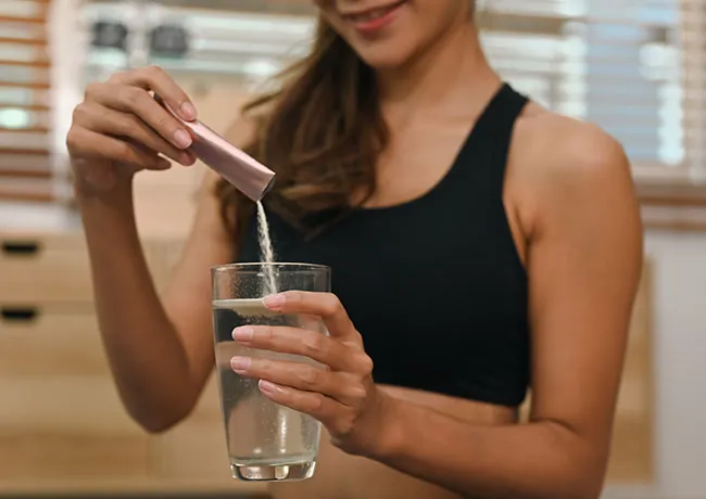 woman-using-collagen-powder