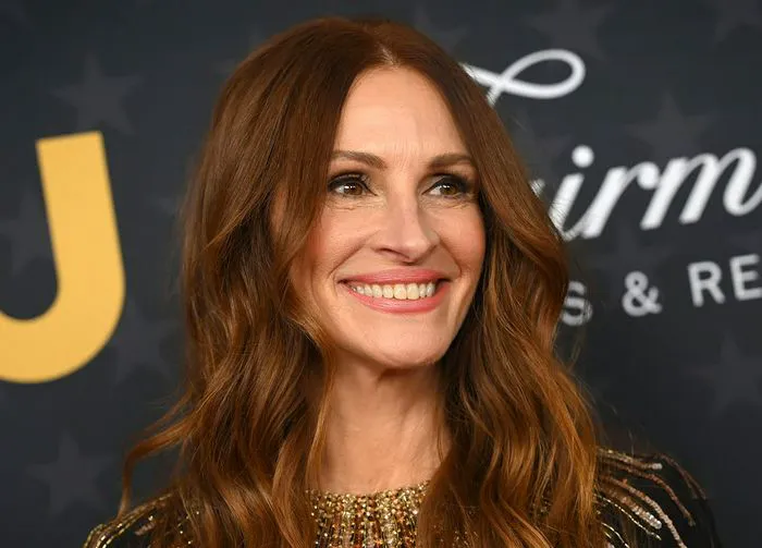 Julia Roberts smiling beaded sequin gown