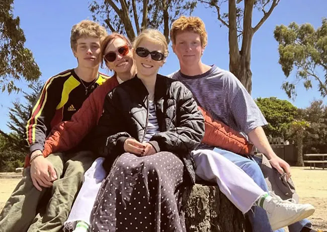 Julia Roberts with 3 kids
