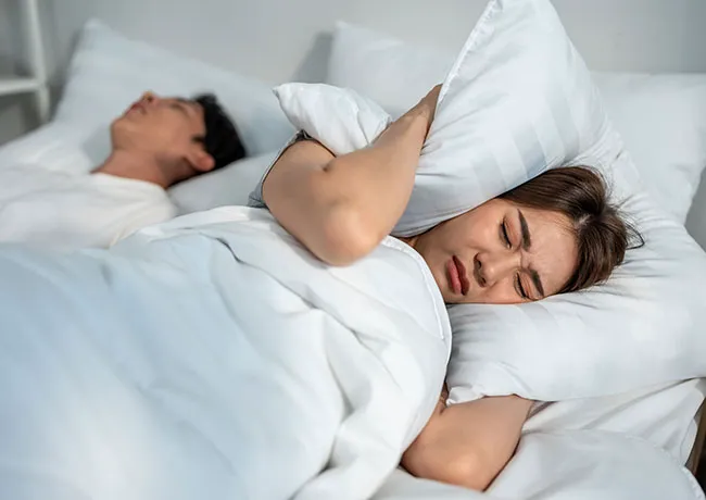 woman-struggling-to-sleep