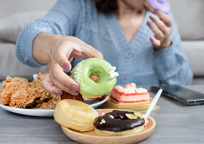 woman-eating-doughnuts