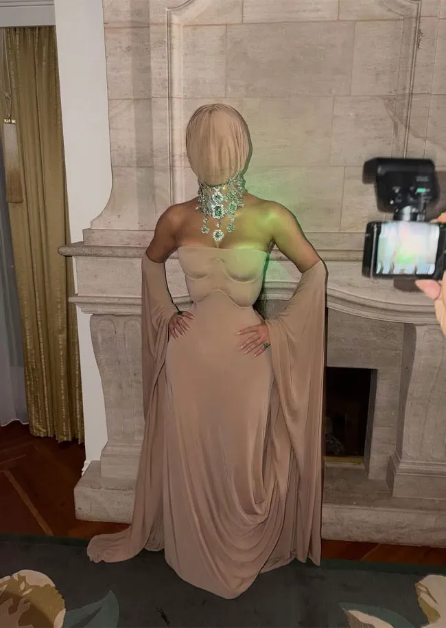 Kim Kardashian Academy Museum Gala 2025 photo op