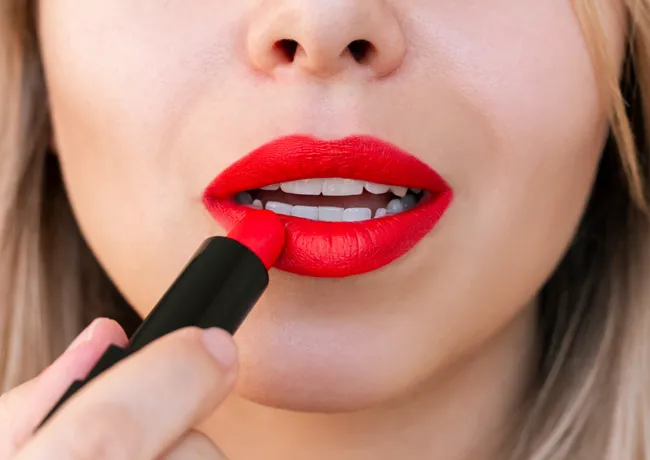 woman-matte-lips