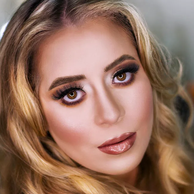 woman-wearing-makeup