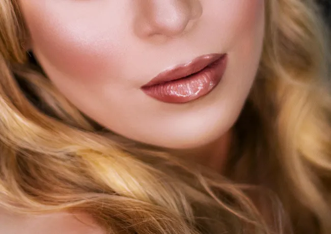woman-frosted-lipstick