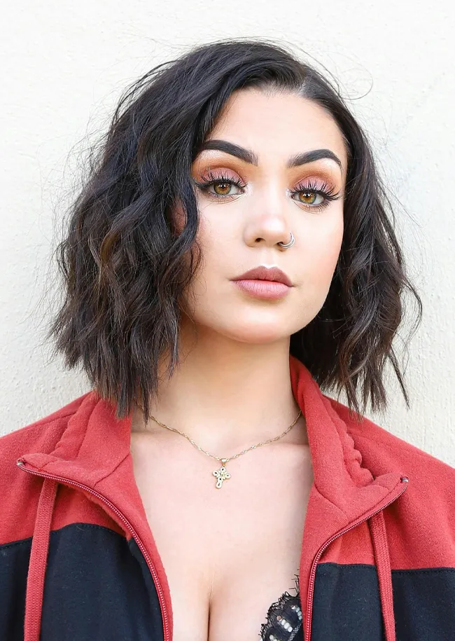 woman-wavy-lob