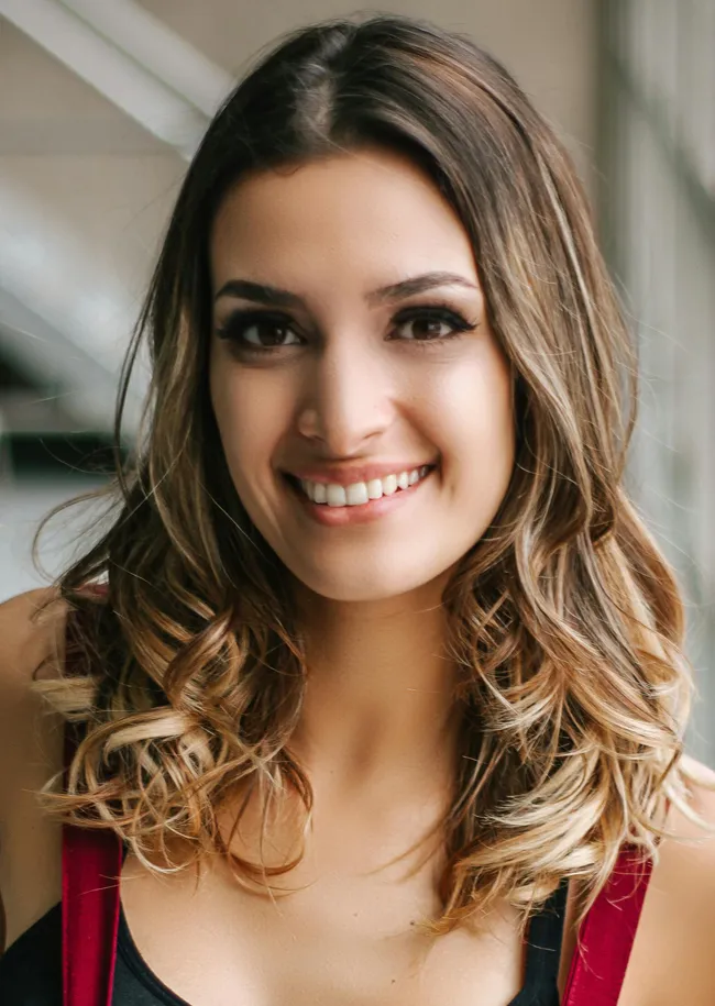 woman-shoulder-length-hair