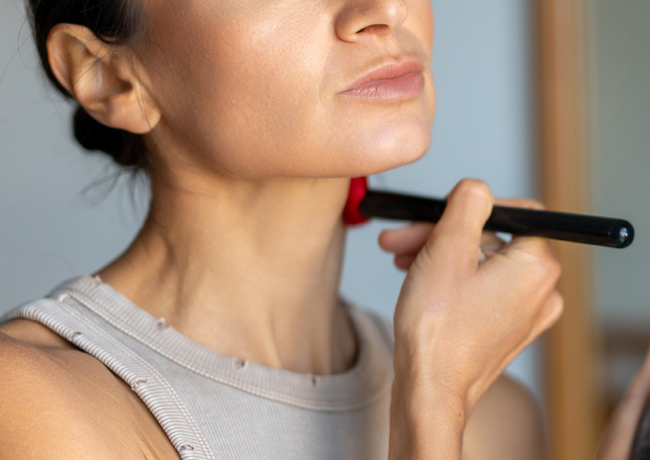 woman-applying-makeup-neck
